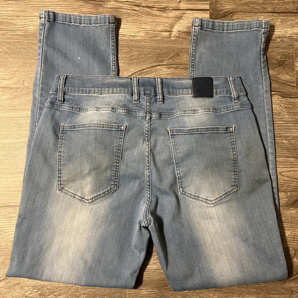 Mugsy Piers Straight Leg Light Wash Blue Jeans 4 Way Stretch, Size 34x32 (34x31) - Picture 3 of 16